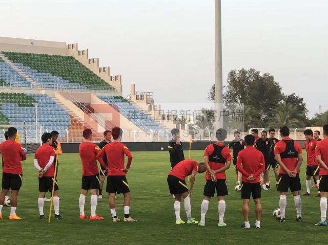 开云-国足抵阿曼三次更换训练场地 重点演练定位球攻守